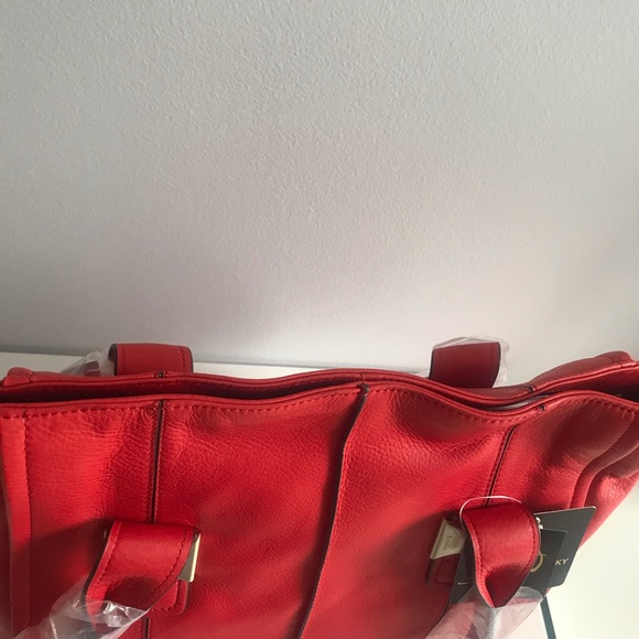 B.Makowsky Lipstick Red Golden Hardware Soft Genuine Leather Large Tote Bag - Picture 16 of 16